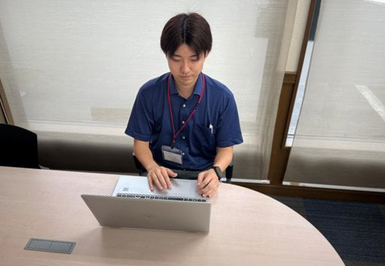 先輩社員の業務風景